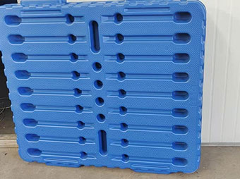 齊強(qiáng)吹塑托盤(pán)生產(chǎn)車間